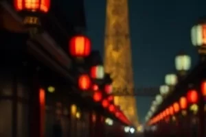 逆光中的风筝线轴与一台旧相机